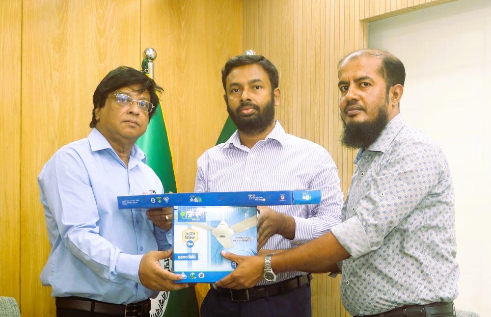 গোবিপ্রবির আবাসিক হলে ফ্যান প্রদান